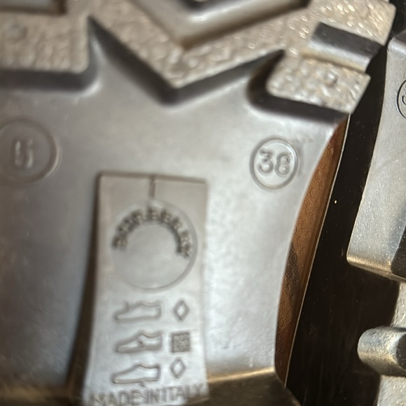 Women’s Burberry Rain boots - Picture 5 of 7